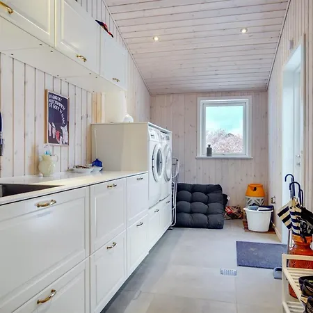 Eevert - 300m From The Sea By Interhome